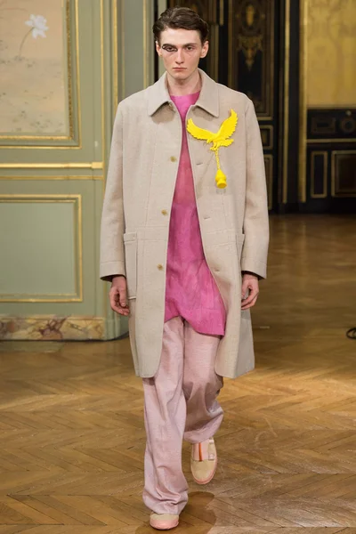 Look 10